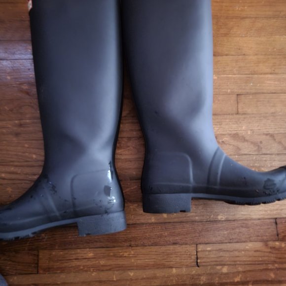 Almost new 100% genuine waterproof tall Hunter rain boots. - Picture 2 of 5